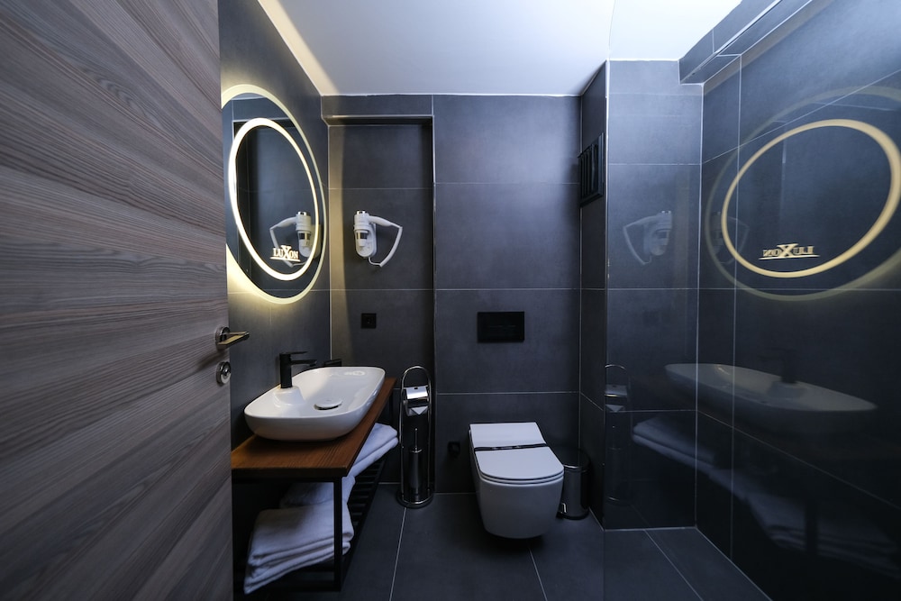Standard Double or Twin Room - Photo 19