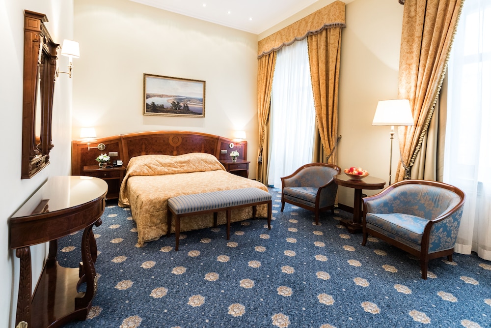 Executive King bed room photo 1
