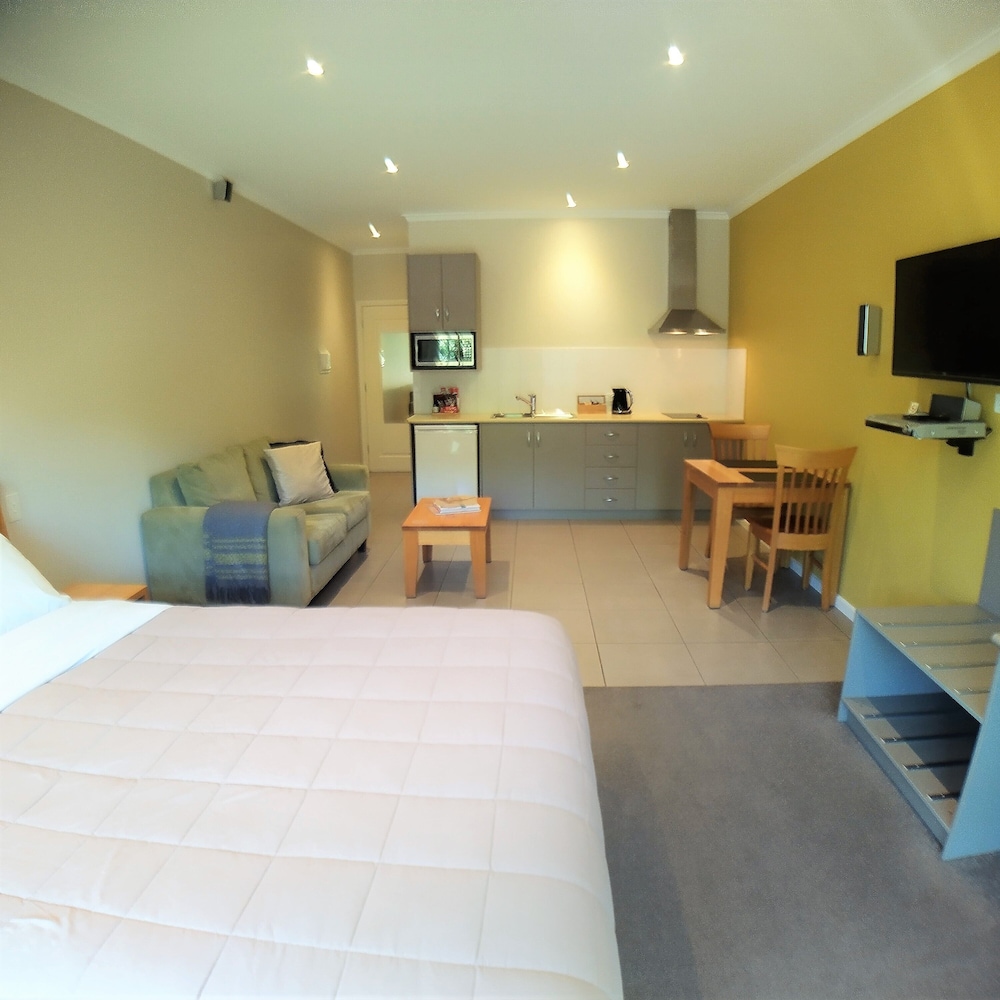 Luxury Studio, 1 Queen Bed, Accessible, Non Smoking photo 1