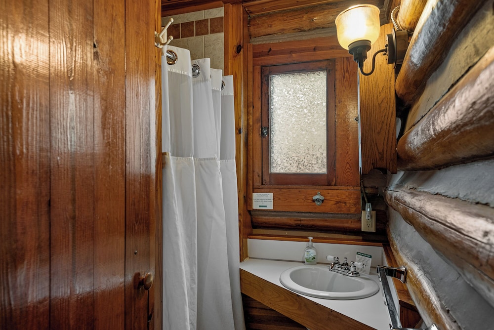 Comfort Cabin, 1 Queen Bed with Sofa bed (Cabin 2) photo 3