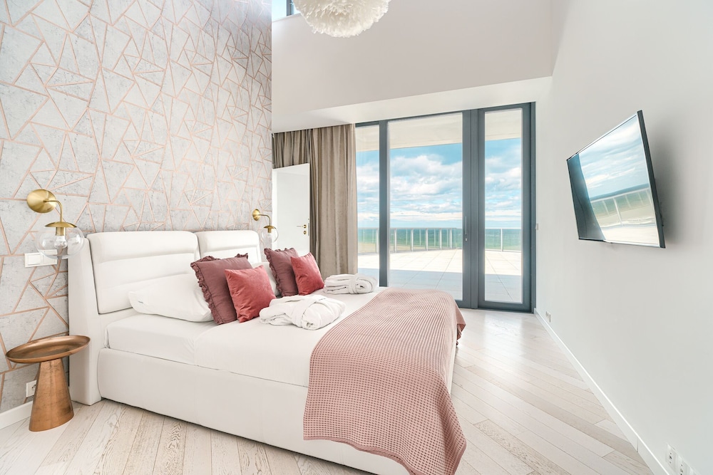 Exclusive Apartment, 3 Bedrooms, Sea View