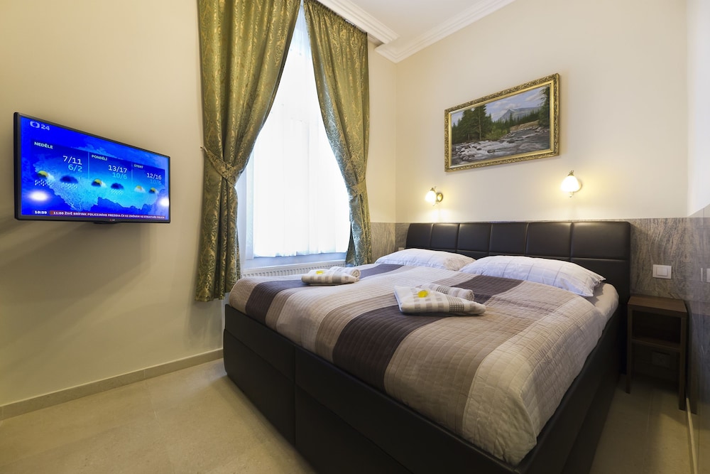 Deluxe Apartment, 2 Bedrooms, Ground Floor photo 2
