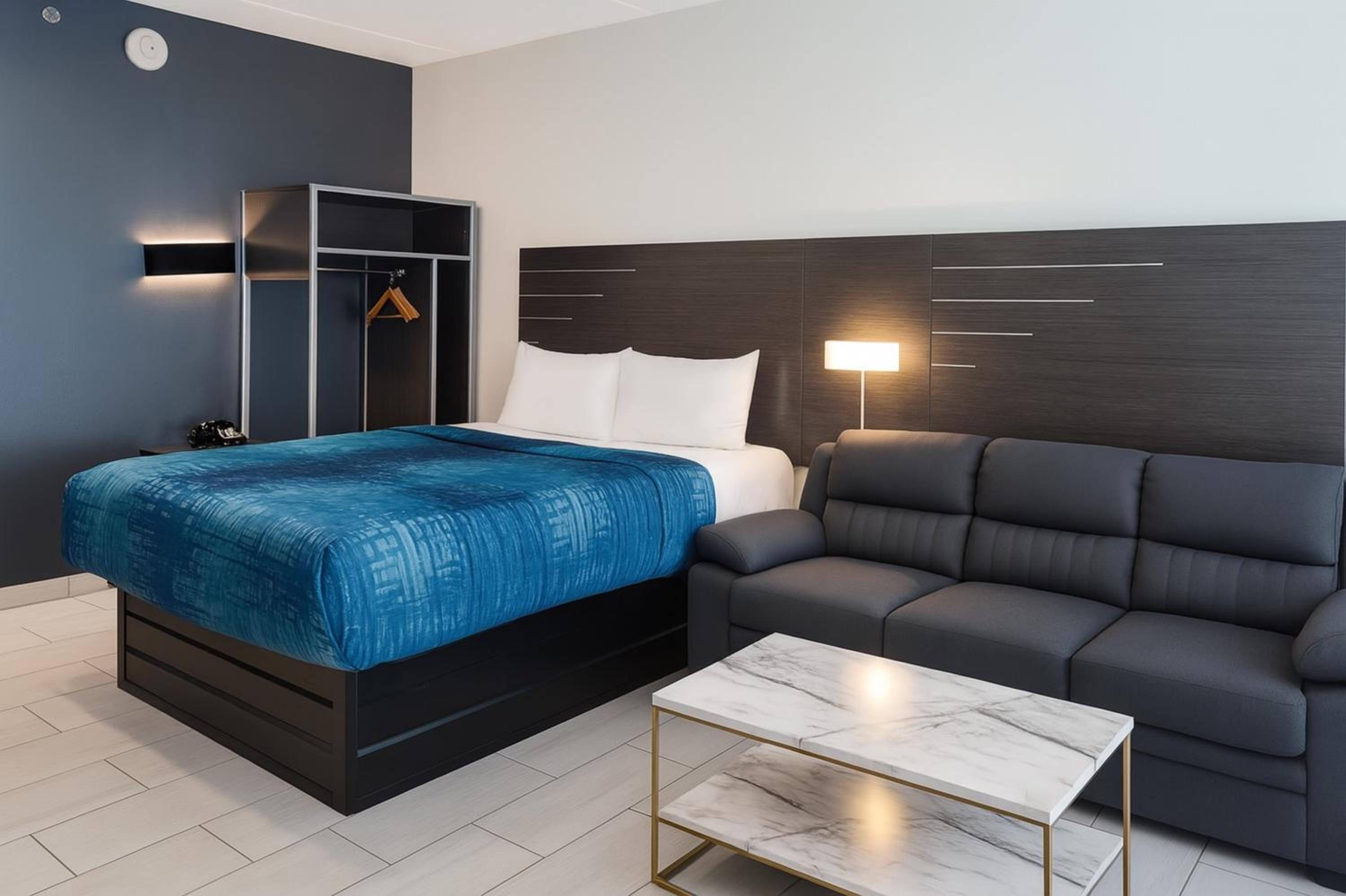 Deluxe Queen Suite - Photo 1