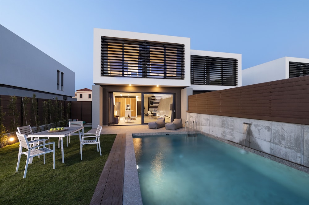 Luxury Villa, 3 Bedrooms, Heated Private Pool