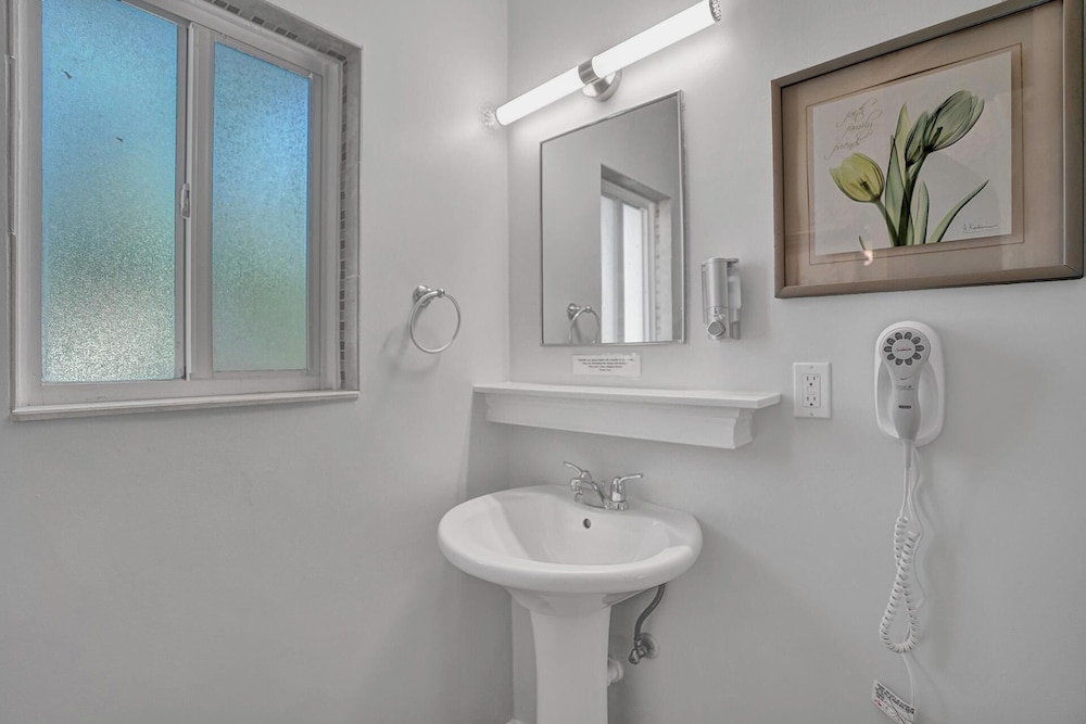 Standard Single Room, Men only, Pool View photo 3