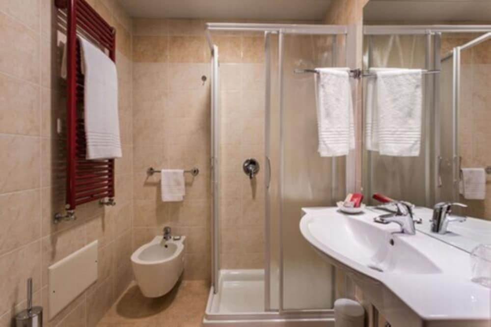 Deluxe Double Room, 1 Queen Bed - Photo 7