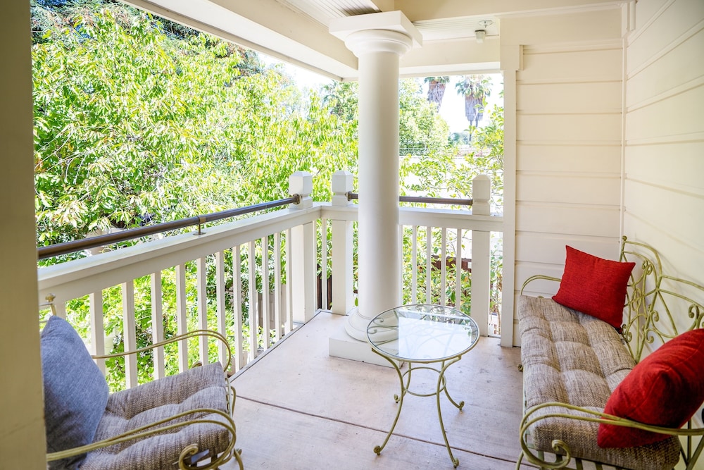 Signature Suite, 1 King Bed, Balcony - Photo 17