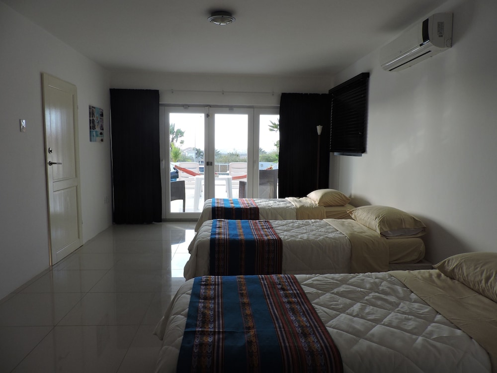 Deluxe Triple Room, 1 Bedroom, Pool View photo 1