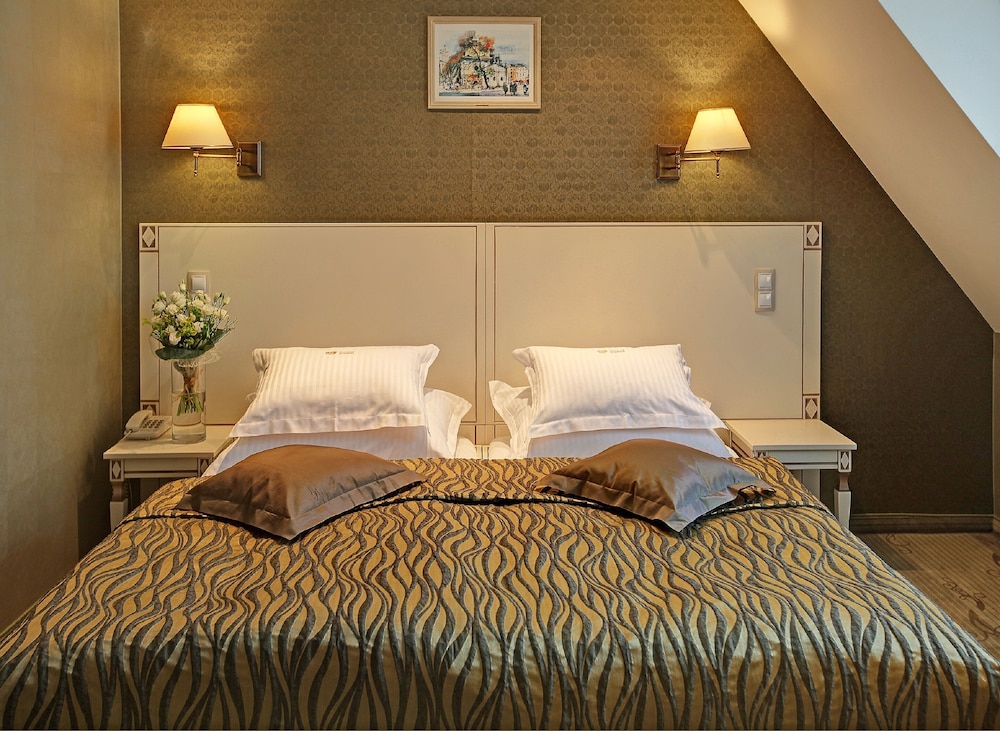 Double or Twin Room - Photo 5