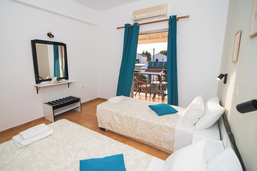 Double or Twin Room, Balcony, Courtyard View photo 1