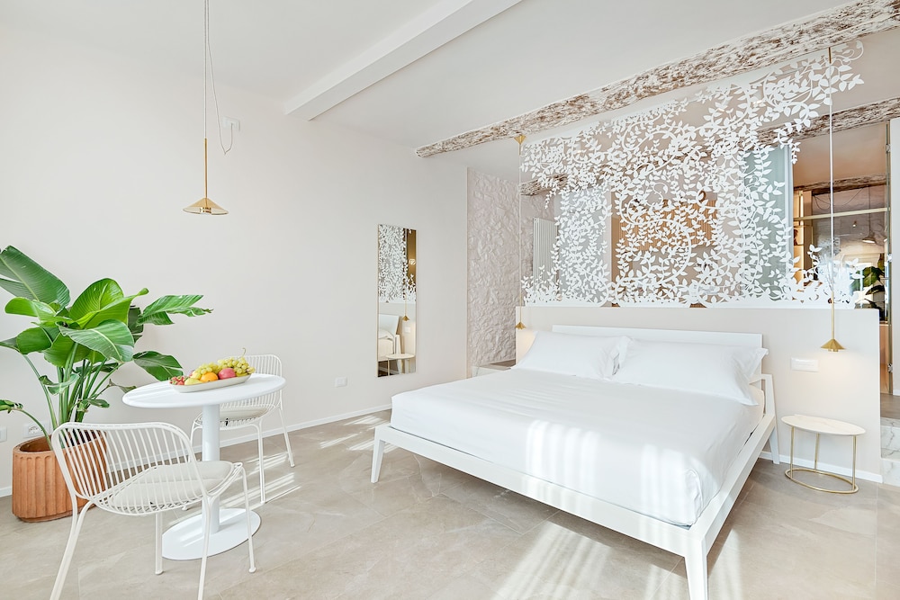 Luxury Suite, 1 King Bed, Annex Building photo 1