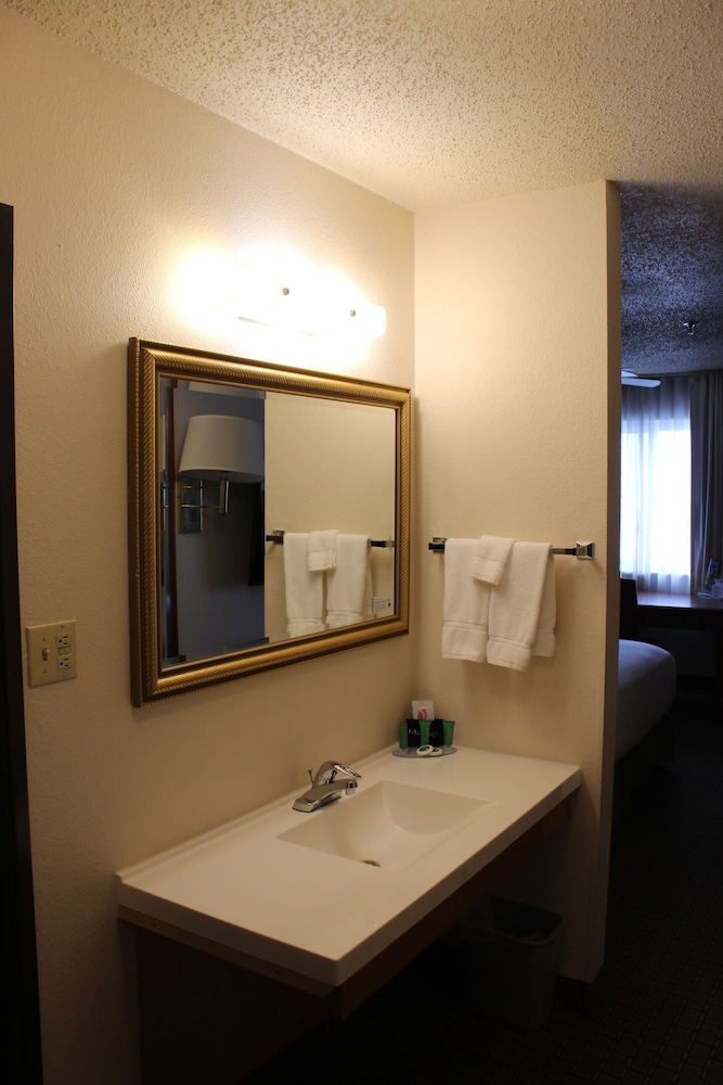 Room, 1 King Bed - Photo 2