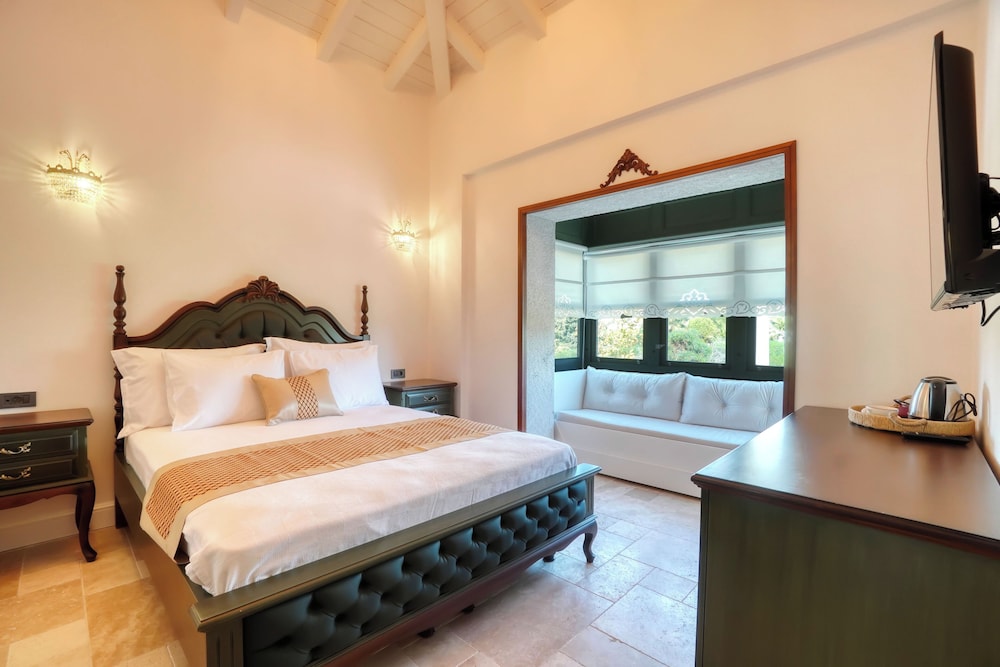 Traditional Triple Room, 1 Bedroom, Non Smoking, City View