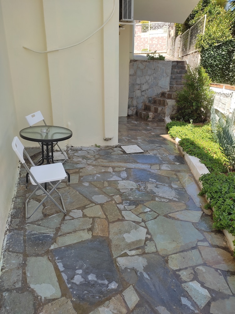 Basic Room, 2 Bedrooms, Courtyard View photo 3