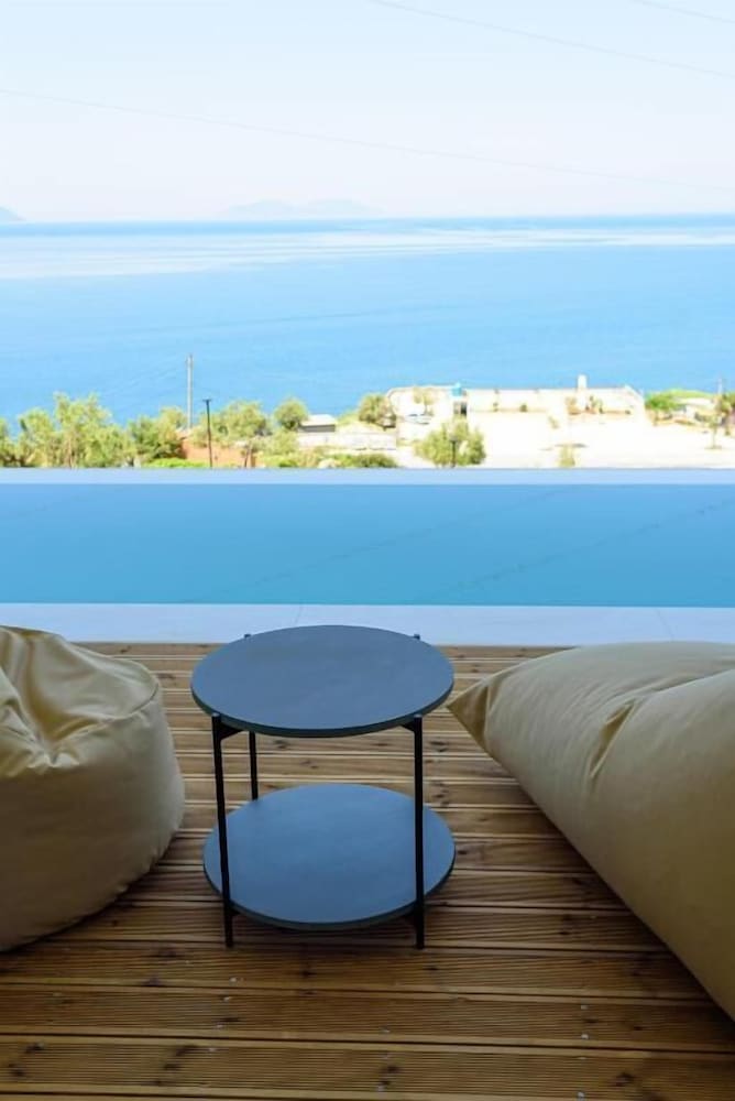Deluxe Studio Suite, Private Pool photo 2