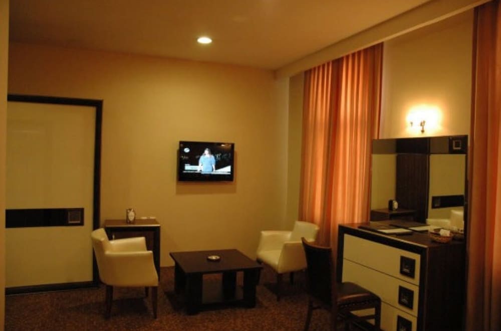 Suit Room photo 1