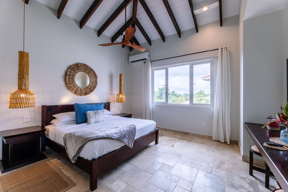 2 Bedroom Seaview Penthouse with Pool