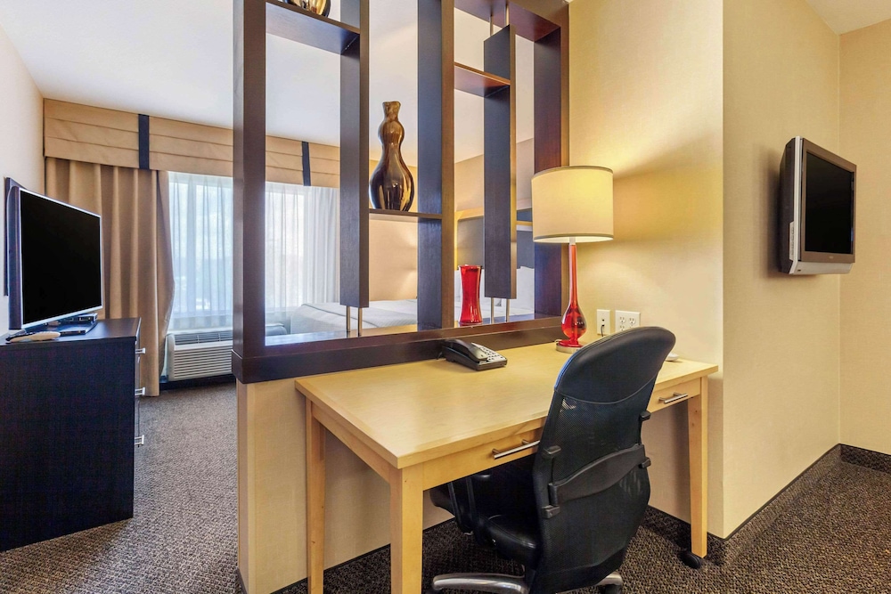 Suite, Non Smoking - Photo 7