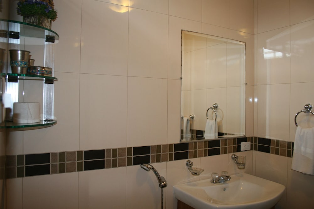 Deluxe Triple Room, 3 Twin Beds photo 3