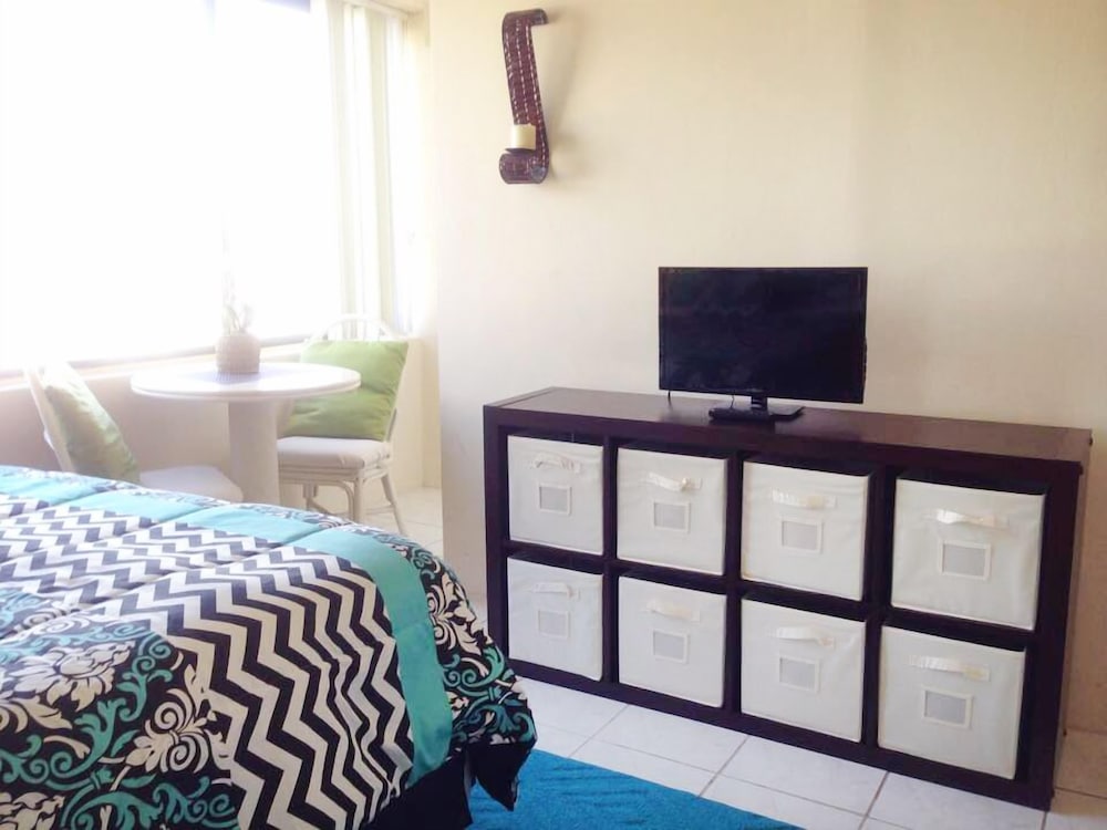 Standard Studio, 1 Double Bed, Canal View, Mountainside