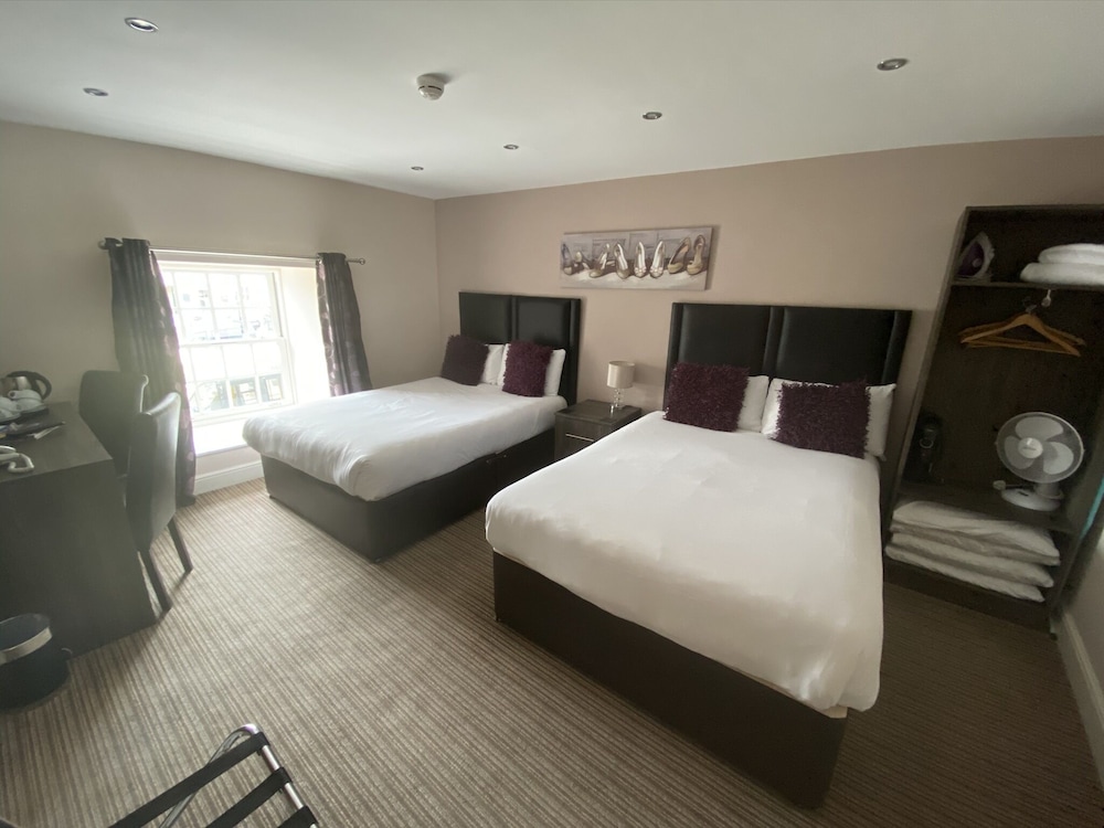 Suite, Ensuite photo 2