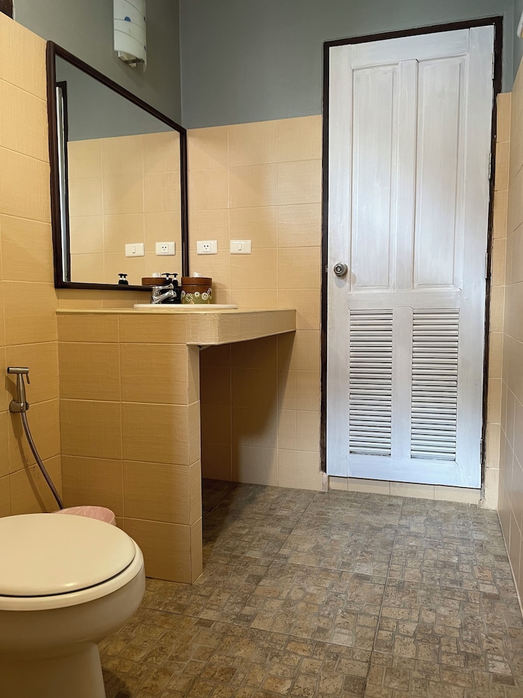 Superior Bungalow - Photo 8
