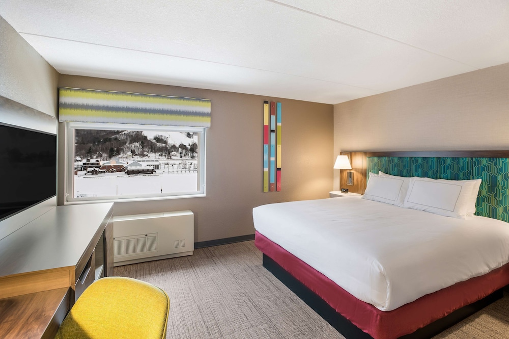 Suite, 1 King Bed - Photo 1