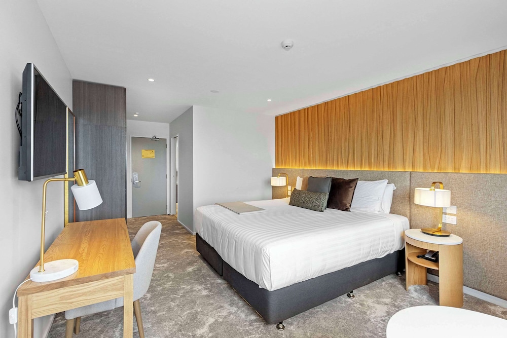 Deluxe Room, 1 King Bed photo 2