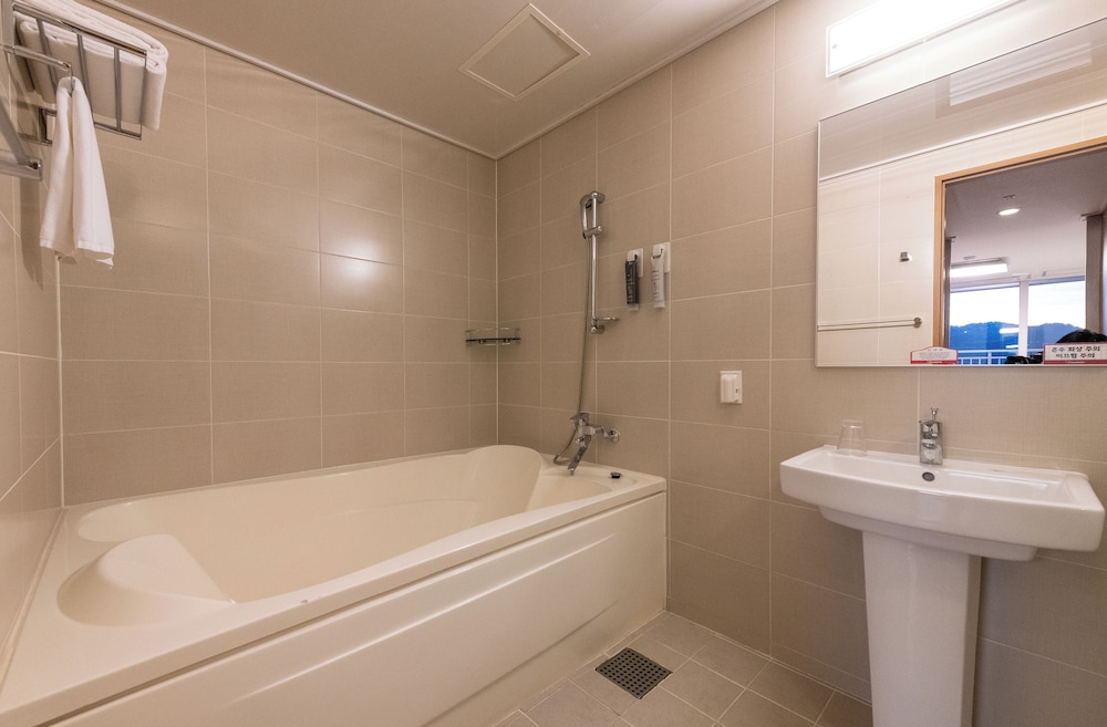 [Condominium] Family Suite Twin - Photo 5