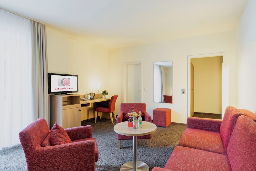 Suite, Garden View thumbnail 6