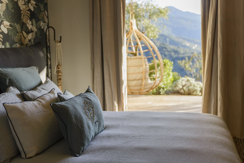 Deluxe Room, 1 King Bed, Non Smoking, Sea View (Arba Barona)