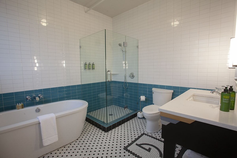 Basic Suite photo 3