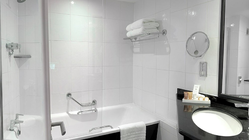 Premium Room, 1 King Bed, Club Lounge Access (Super King, Stratford View, Bath) - Photo 10