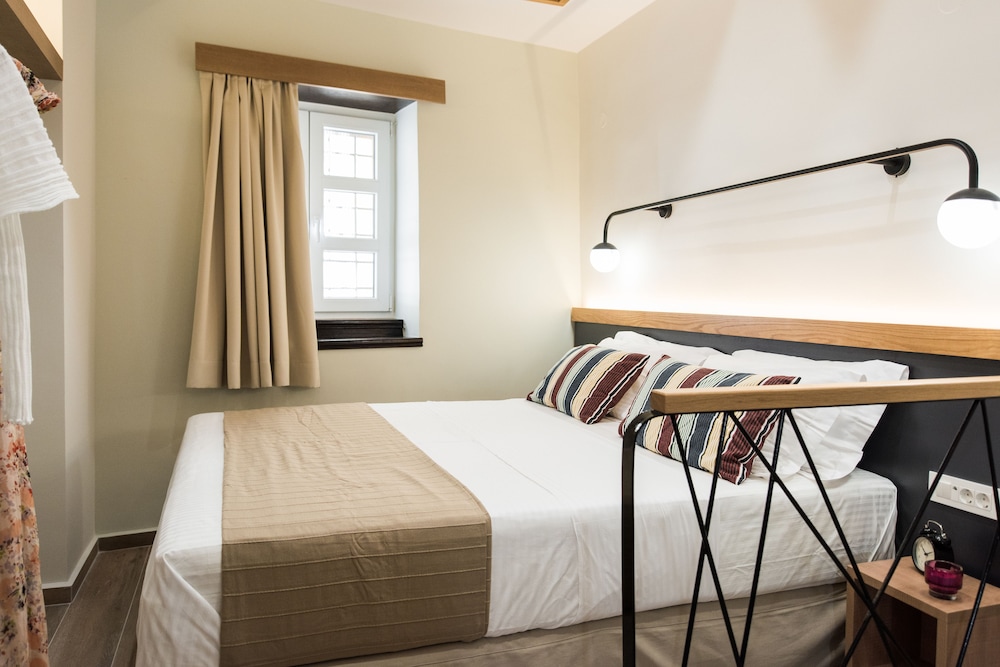 Superior Double Room, 1 Queen Bed, Non Smoking, Ground Floor photo 3