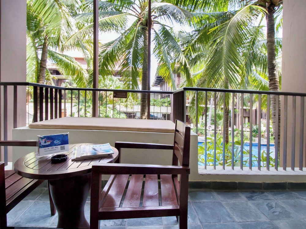 Deluxe Room, 1 King Bed, Pool View - Photo 1