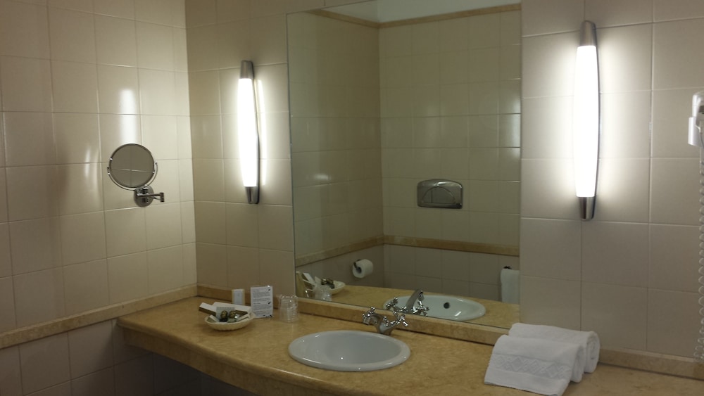 Deluxe Room - Photo 6