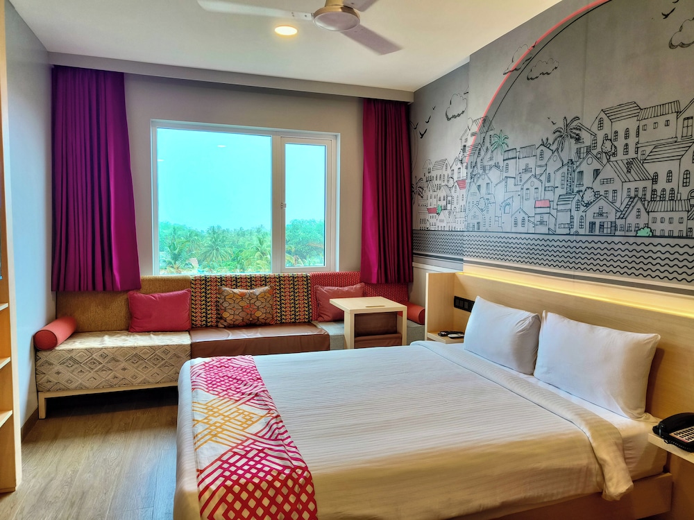 D-Luxe Queen Room- Coastal View - Photo 2