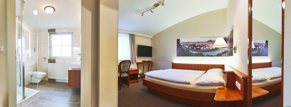 Single Room with Small Double Bed photo 1