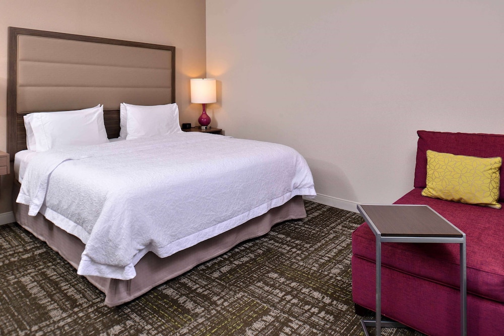 Room, 1 King Bed, Accessible, Bathtub photo 1