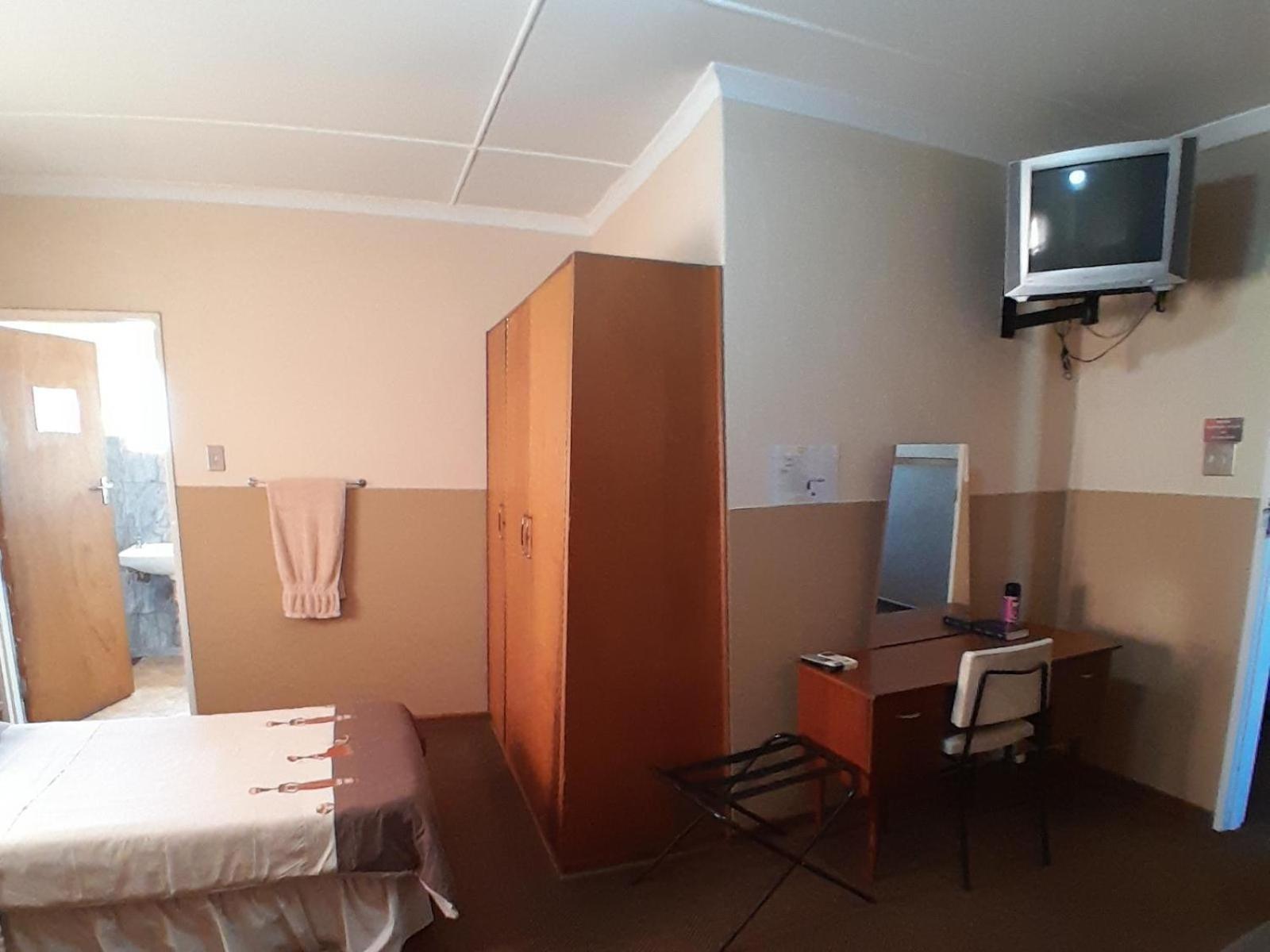 Standard Triple Room photo 2