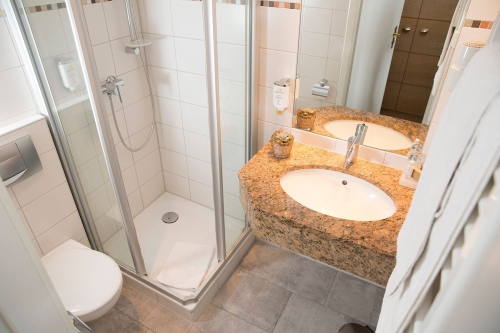 Deluxe Double Room Single Use, 1 Bedroom, Sea View, Beachfront photo 3