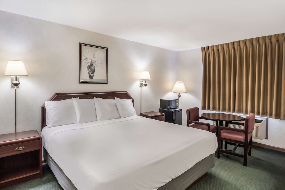 Room, 1 King Bed, Non Smoking - Photo 1