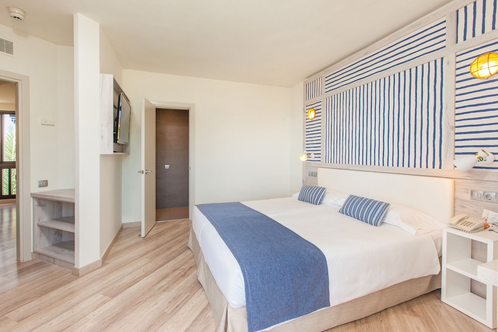 Senior Suite, Balcony - Photo 3