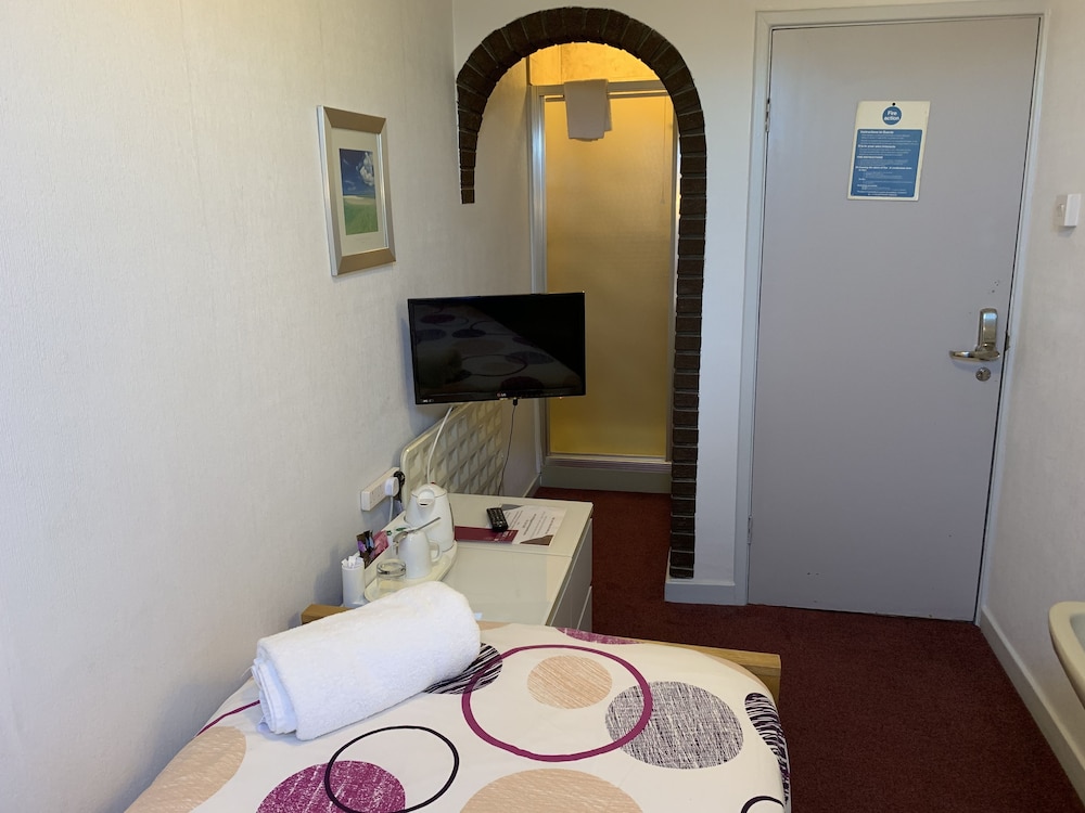 Standard Single Room, Shared Bathroom photo 2