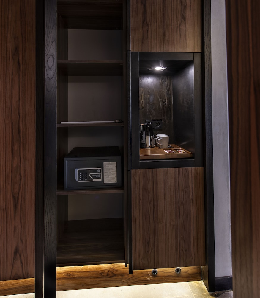 Suite, Corner photo 3
