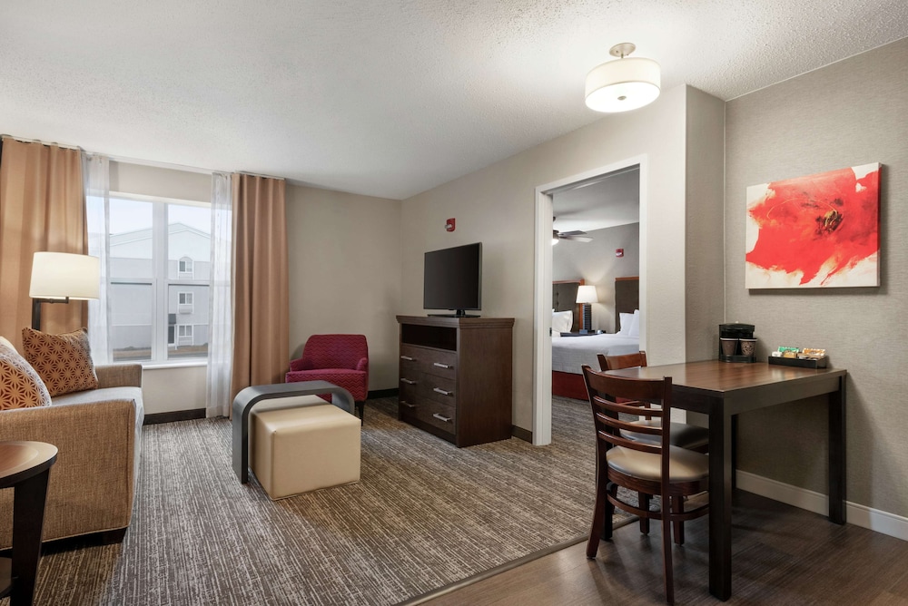 2 Queen, Mobility Accessible, Bathtub, Suite, Non-Smoking - Photo 3