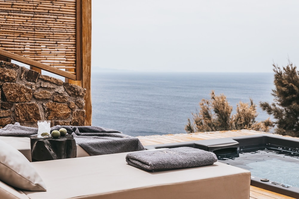 Suite, Jetted Tub, Sea View - Photo 4