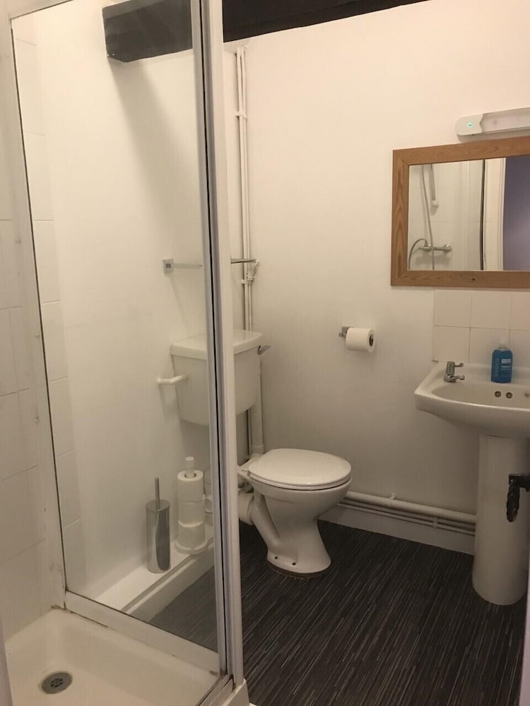 Single Room, Ensuite photo 2