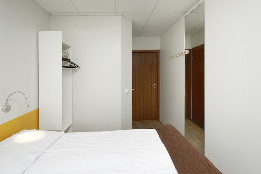 Economy Twin Room, No Windows - Photo 4