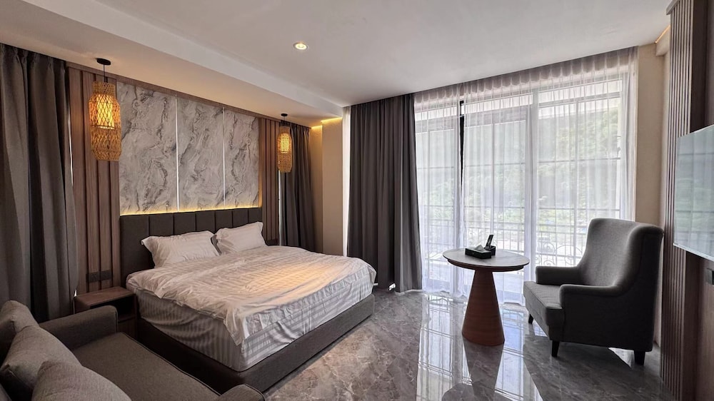 Classic Double Room, 1 King Bed, Mountain View